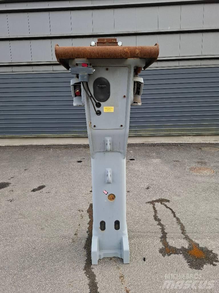 Epiroc EC 155CL Āmuri/Drupinātāji