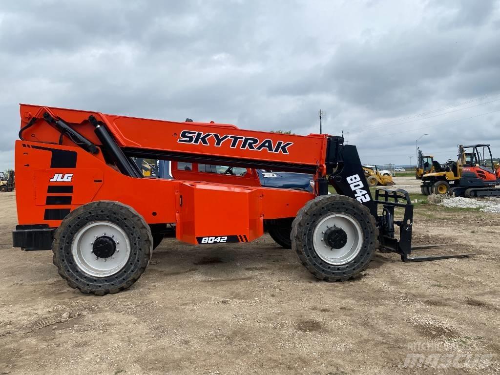 SkyTrak 8042 Teleskopiskie manipulatori