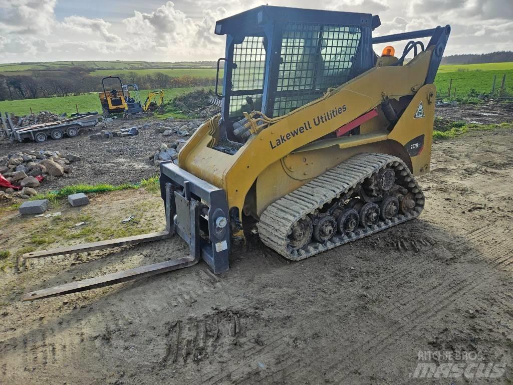 CAT 257 B 3 Lietoti riteņu kompaktiekrāvēji