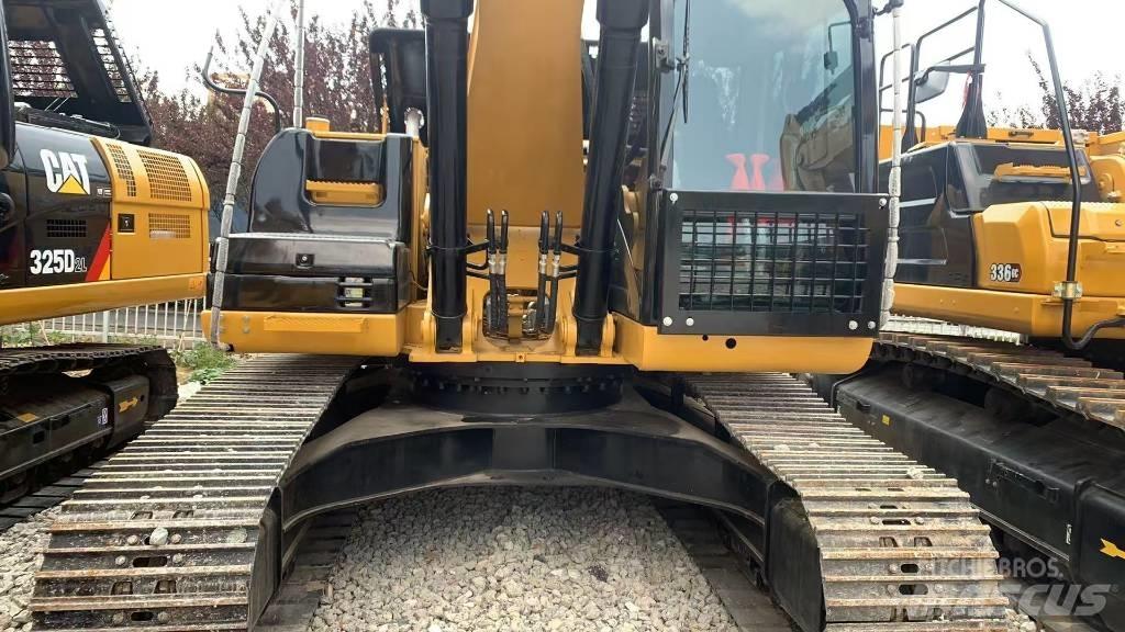 CAT 324 D Kāpurķēžu ekskavatori