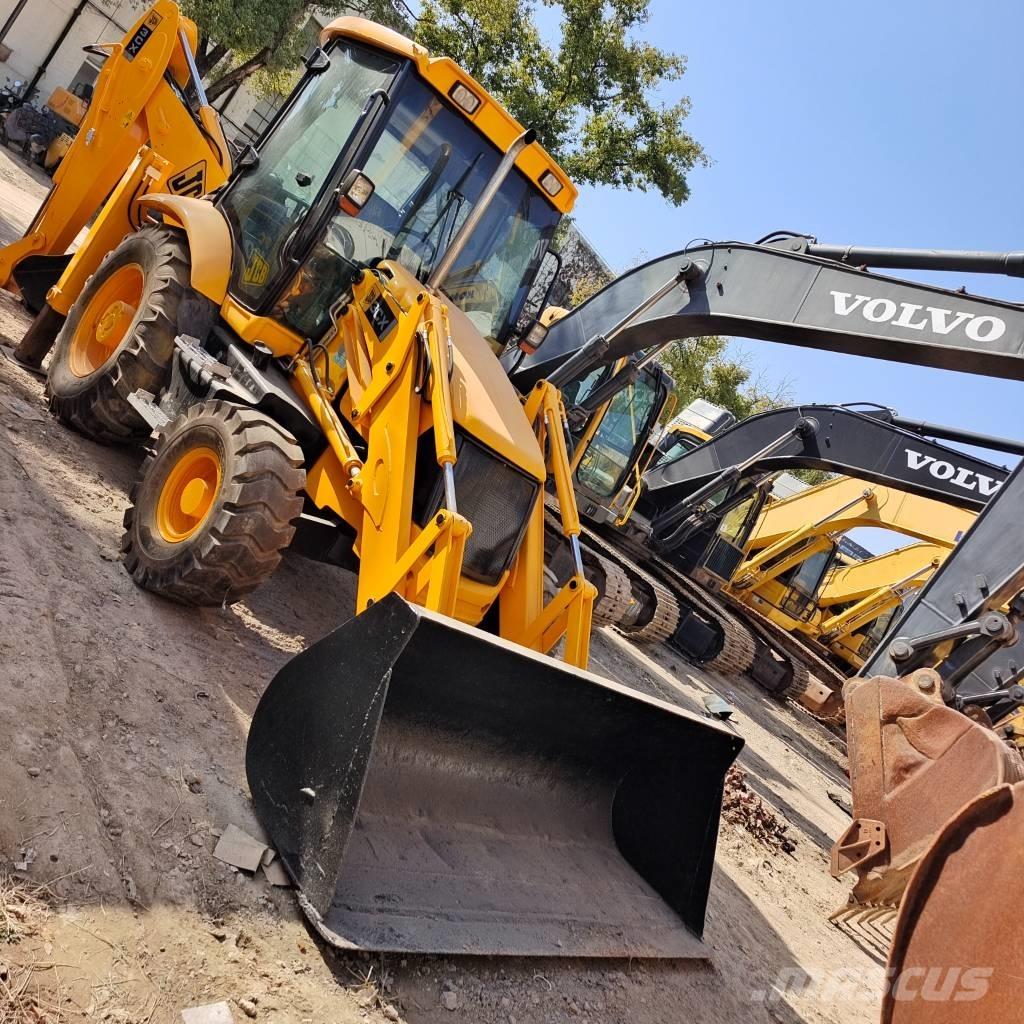 JCB 3CX Ekskavatori-iekrāvēji