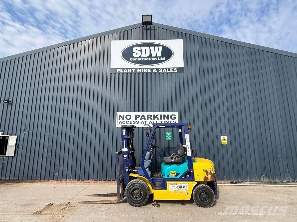 Komatsu FD 25 Diesel Tehnika ar dīzeļa dzinēju