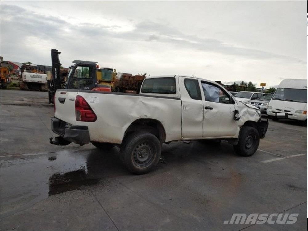 Toyota Hilux 5 Vieglais kravas automobilis/izkraušana no sāniem