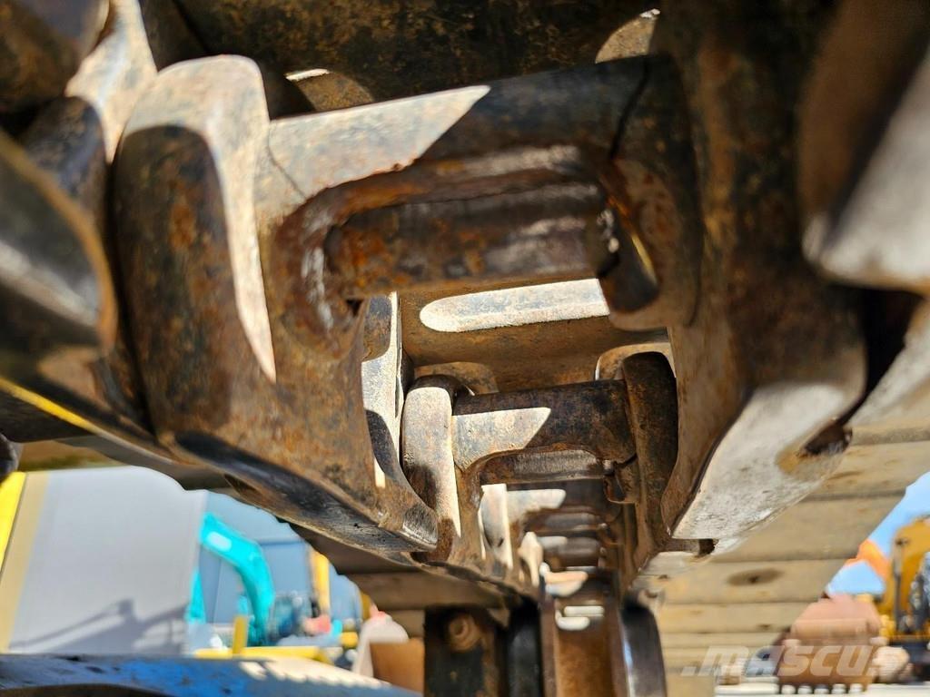 Kobelco SK210LC-9 Kāpurķēžu ekskavatori