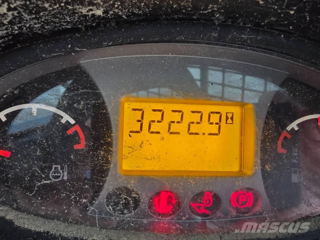 Bobcat S 590 Lietoti riteņu kompaktiekrāvēji