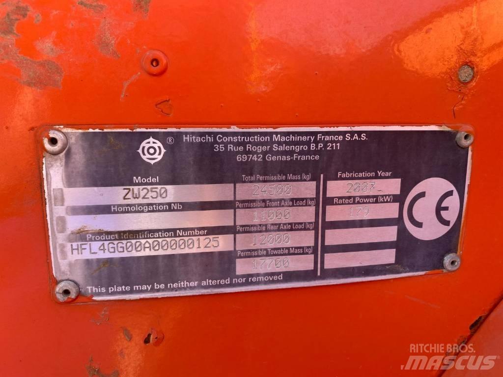 Hitachi ZW 250 Iekrāvēji uz riteņiem