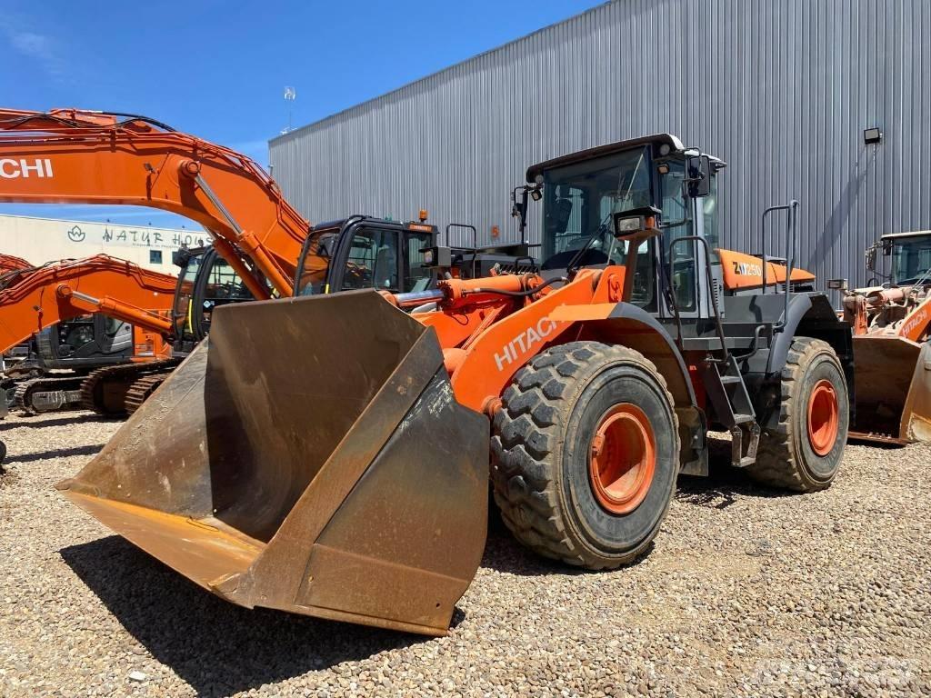 Hitachi ZW 250 Iekrāvēji uz riteņiem