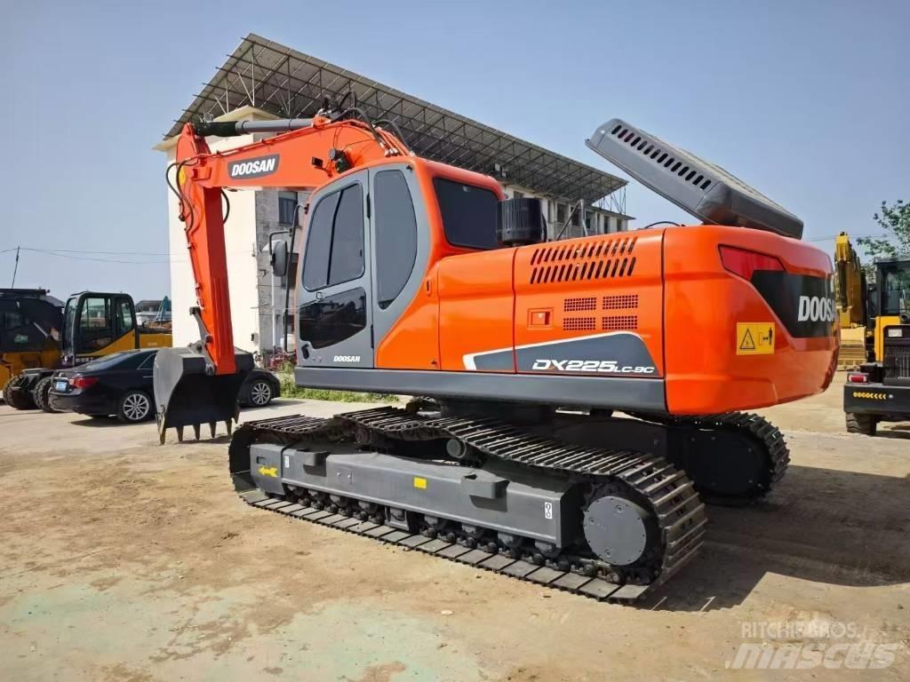 Doosan DX 225 LC Kāpurķēžu ekskavatori