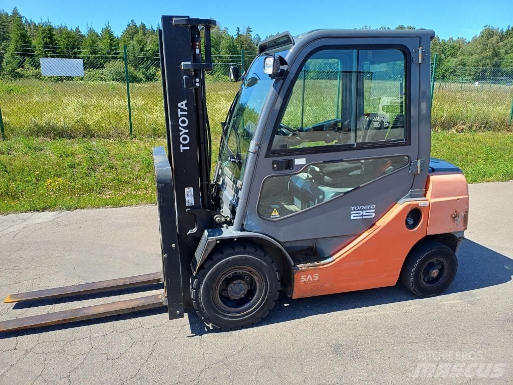 Toyota 02-8FDF25 Tehnika ar dīzeļa dzinēju