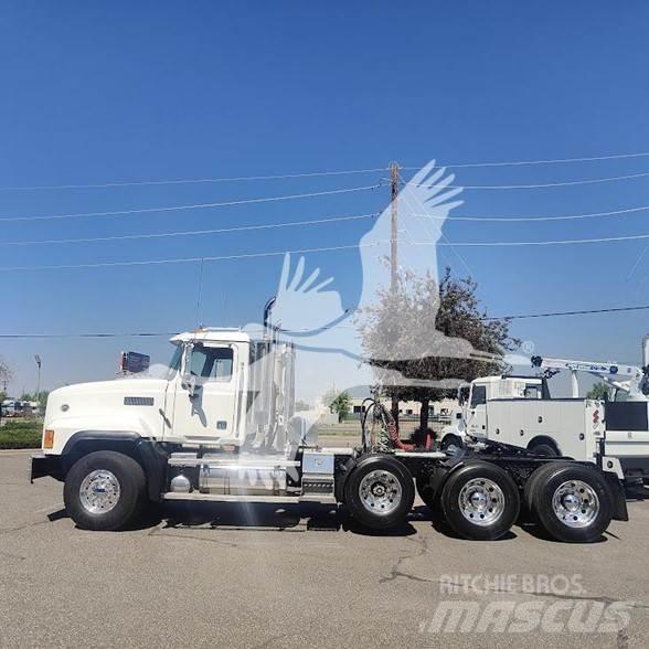 Mack CL733 Vilcēji