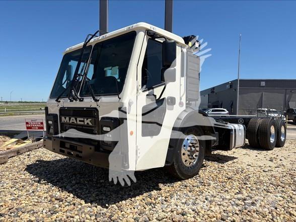 Mack LR64R Šasija ar kabīni