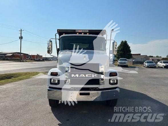 Mack MD6 Pašizgāzējs
