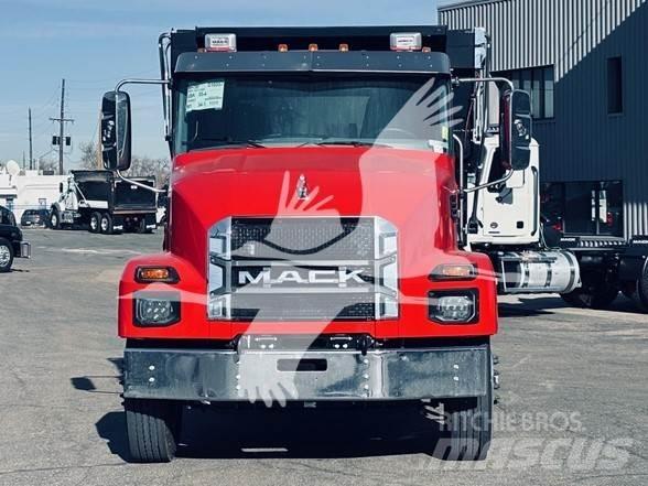 Mack MD6 Pašizgāzējs