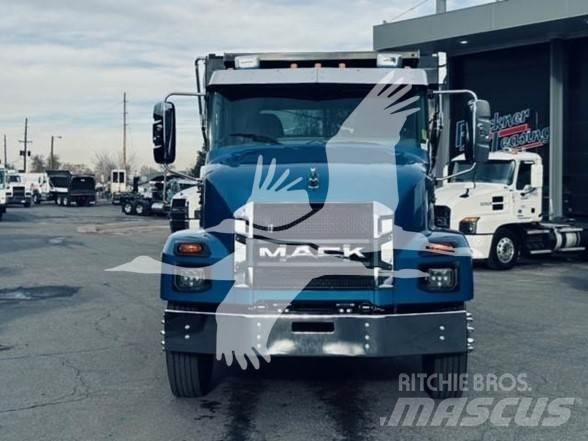 Mack MD6 Pašizgāzējs