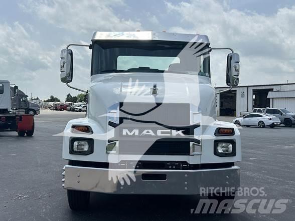 Mack MD6 Šasija ar kabīni