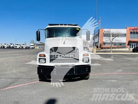Mack MD6 Pašizgāzējs