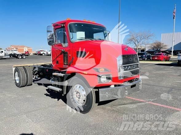 Mack MD6 Šasija ar kabīni