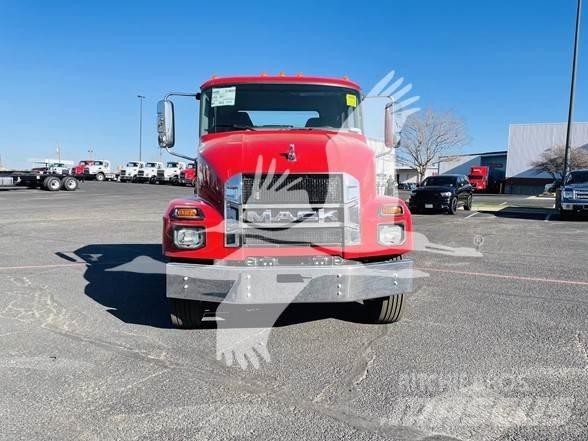 Mack MD6 Šasija ar kabīni