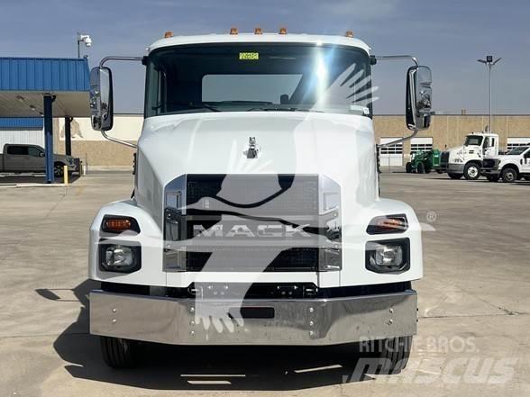 Mack MD6 Šasija ar kabīni
