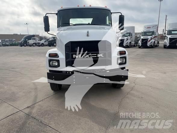 Mack MD6 Šasija ar kabīni
