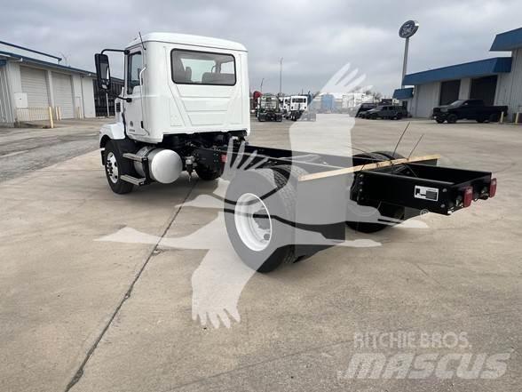 Mack MD6 Šasija ar kabīni