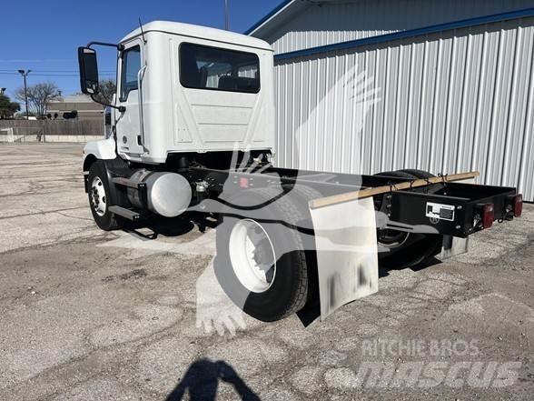 Mack MD6 Šasija ar kabīni