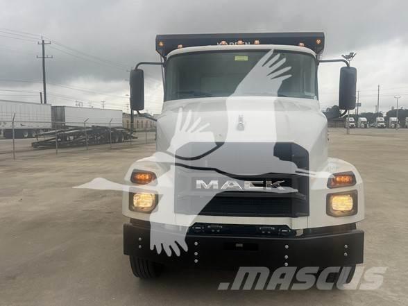 Mack MD6 Pašizgāzējs