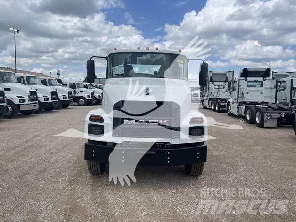 Mack MD6 Šasija ar kabīni