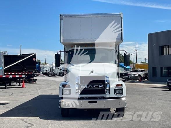 Mack MD6 Furgons