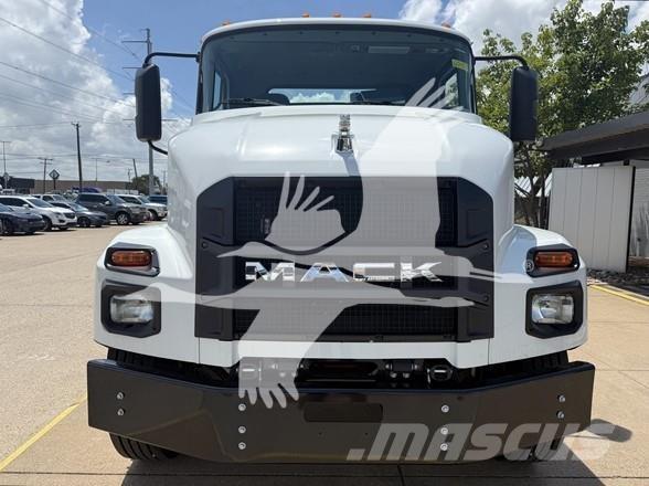 Mack MD6 Šasija ar kabīni