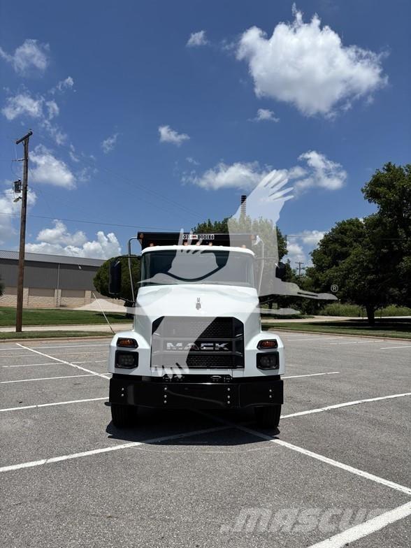 Mack MD6 Pašizgāzējs