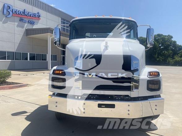 Mack MD6 Šasija ar kabīni