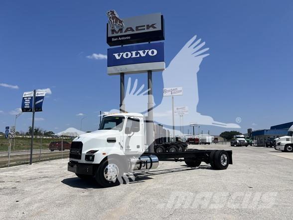 Mack MD6 Šasija ar kabīni