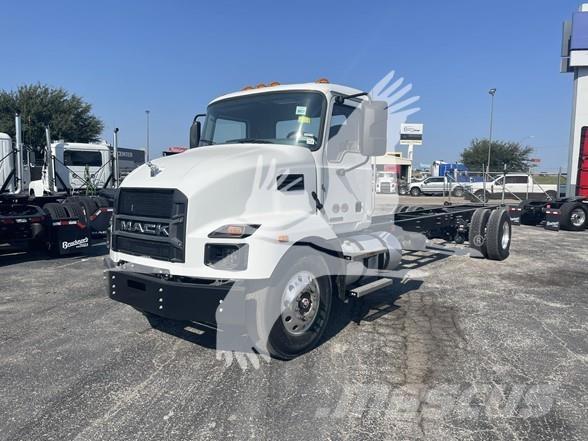 Mack MD6 Šasija ar kabīni