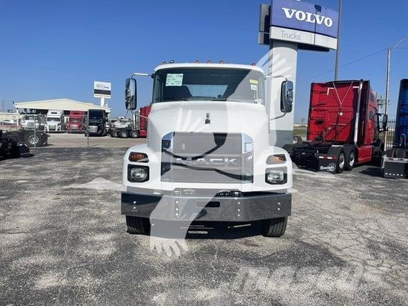 Mack MD6 Šasija ar kabīni