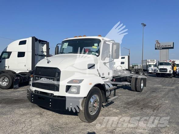 Mack MD6 Šasija ar kabīni