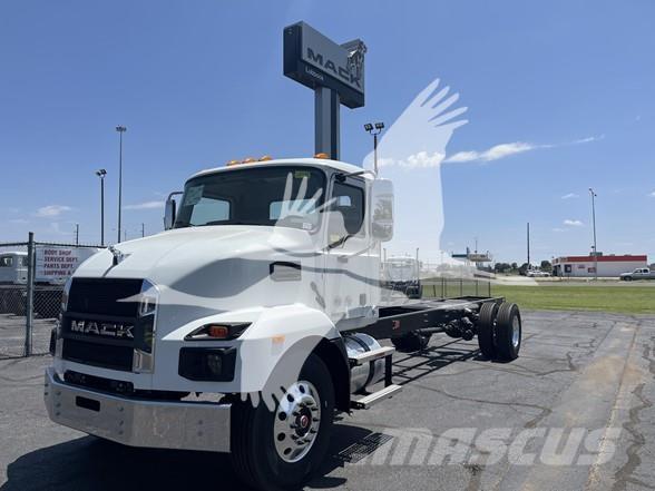 Mack MD6 Šasija ar kabīni