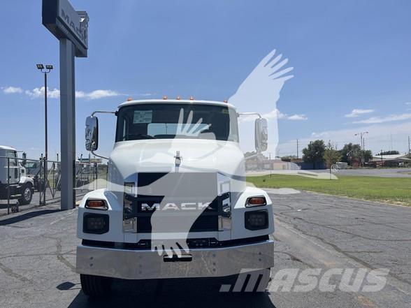 Mack MD6 Šasija ar kabīni