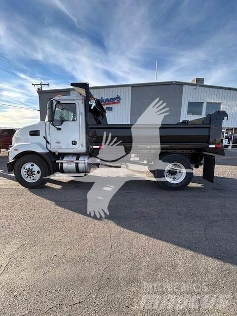 Mack MD7 Pašizgāzējs