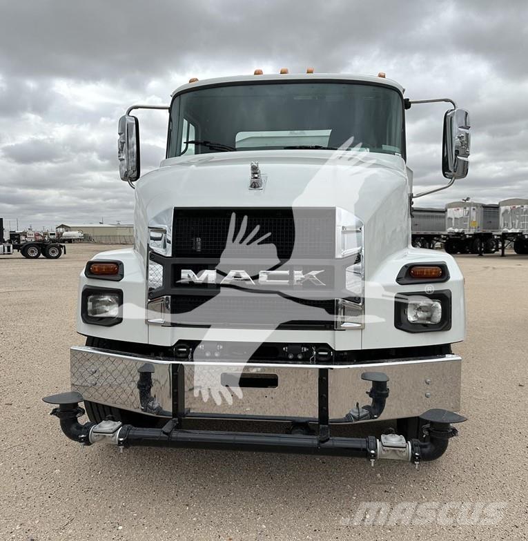 Mack MD7 Autocisterna