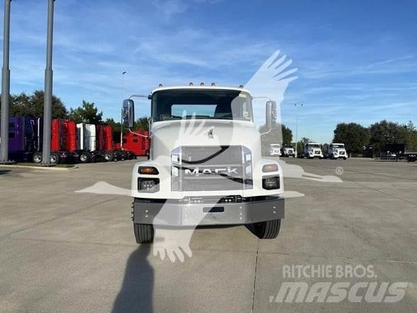 Mack MD7 Šasija ar kabīni
