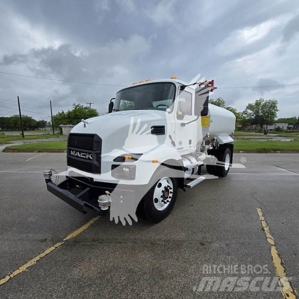 Mack MD7 Autocisterna