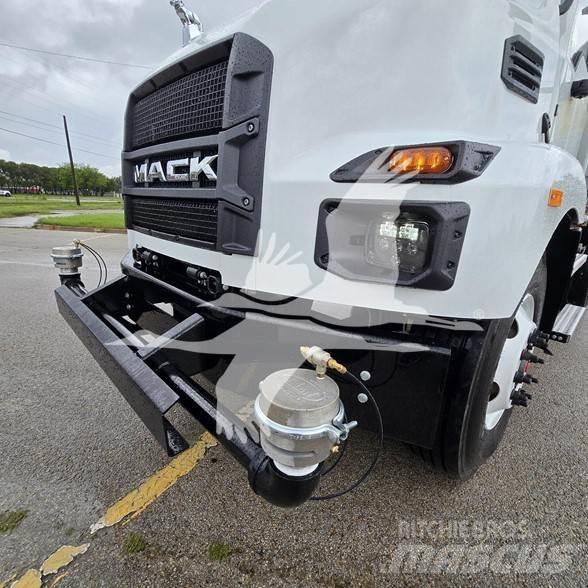 Mack MD7 Autocisterna