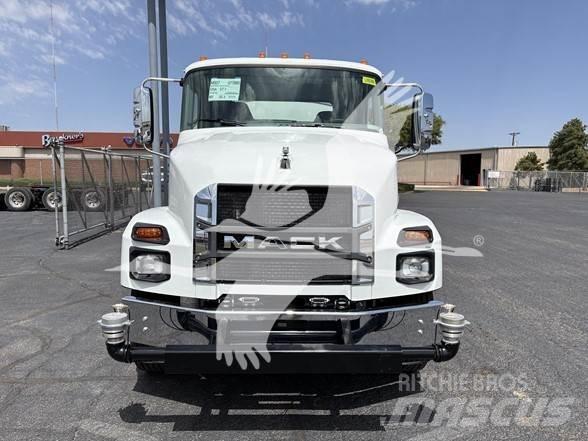 Mack MD7 Autocisterna