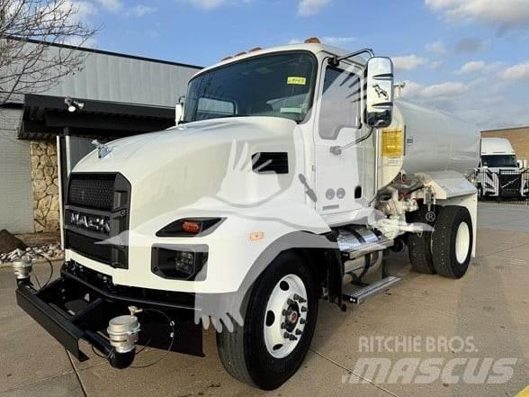 Mack MD7 Autocisterna