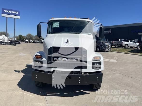 Mack MD7 Pašizgāzējs