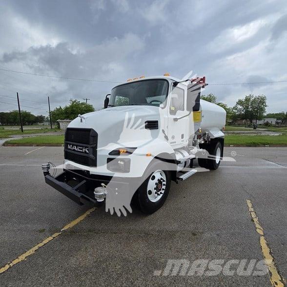 Mack MD7 Autocisterna
