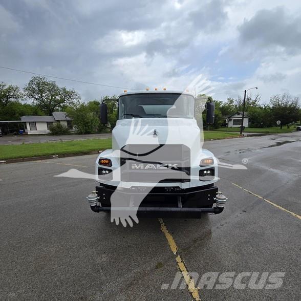 Mack MD7 Autocisterna