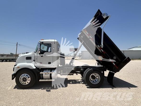 Mack MD7 Pašizgāzējs