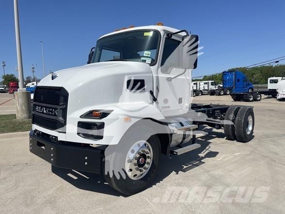 Mack MD7 Šasija ar kabīni